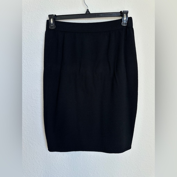 St John Basics black knit cardigan & skirt set size Medium - Picture 11 of 17